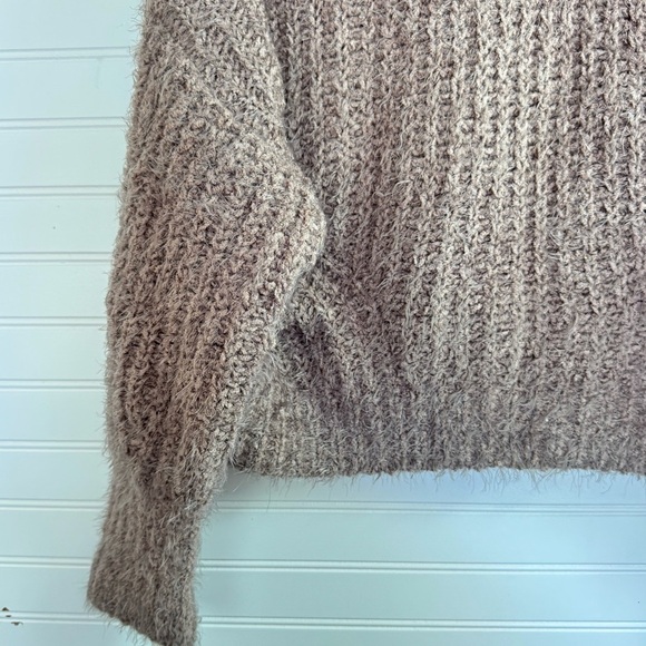 Express Women’s Mock Neck Knit Sweater Cropped Fuzzy Sz M Pullover - Picture 3 of 15